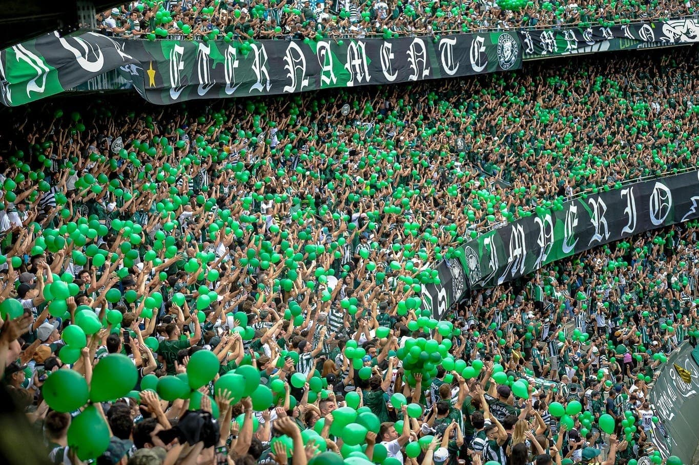 Torcida do Coxa fez festa, mas comemorou o acesso com um empate sem gols diante do Athletic