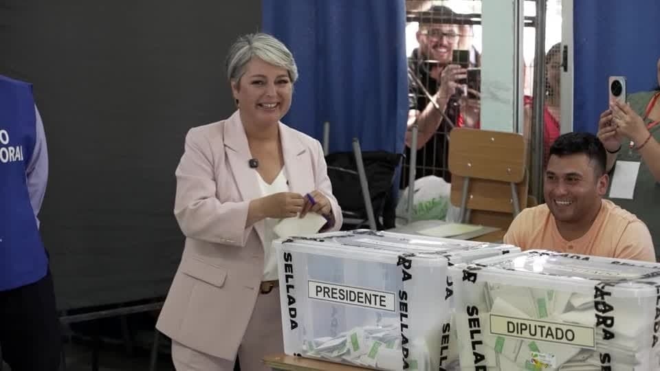 Candidata do governo, Jeannette Jara aparece em primeiro lugar nas pesquisas do Chile
