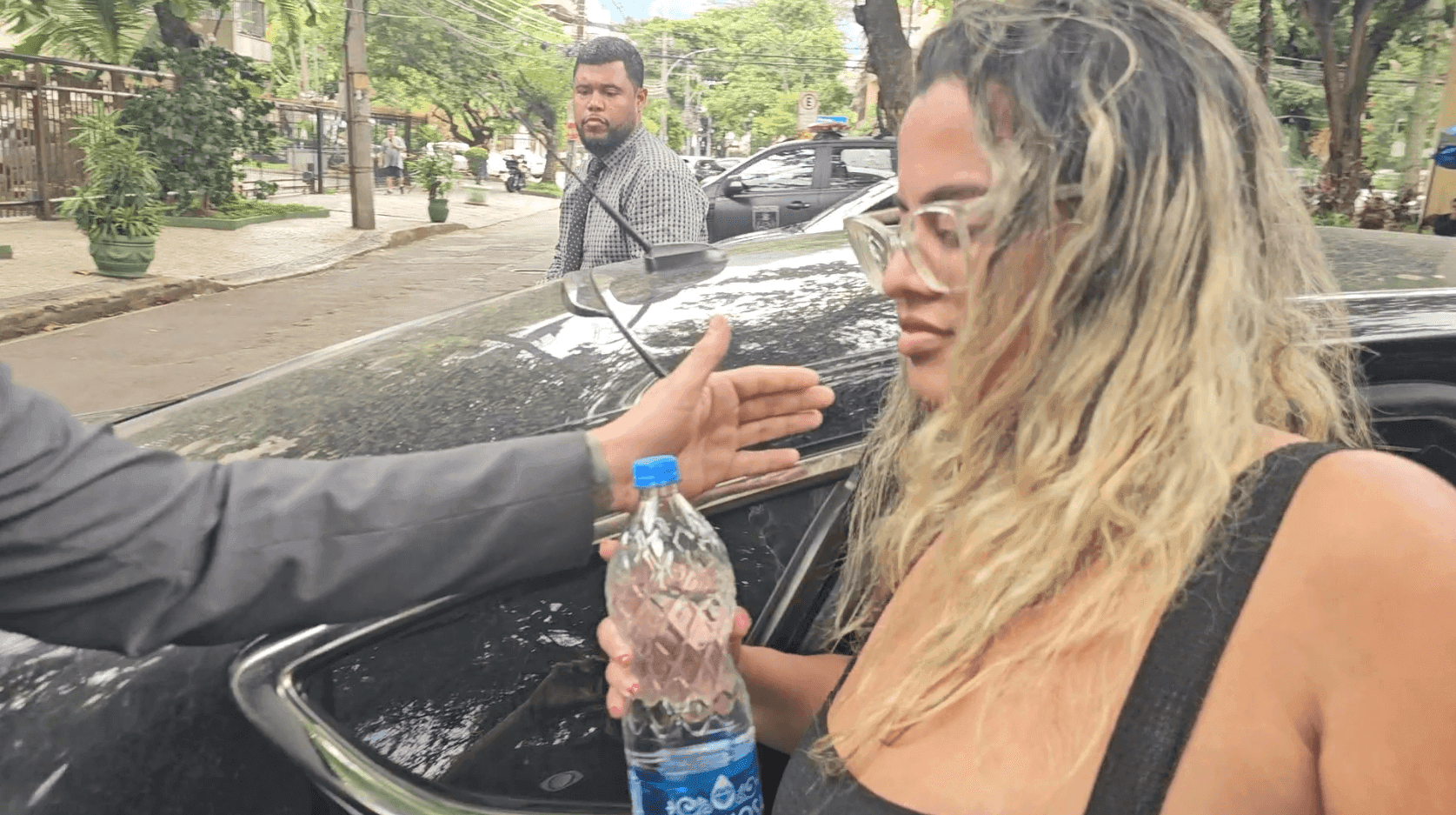 A Polícia Civil chegou a fazer uma operação na Rocinha, mas não a encontrou na ocasião.