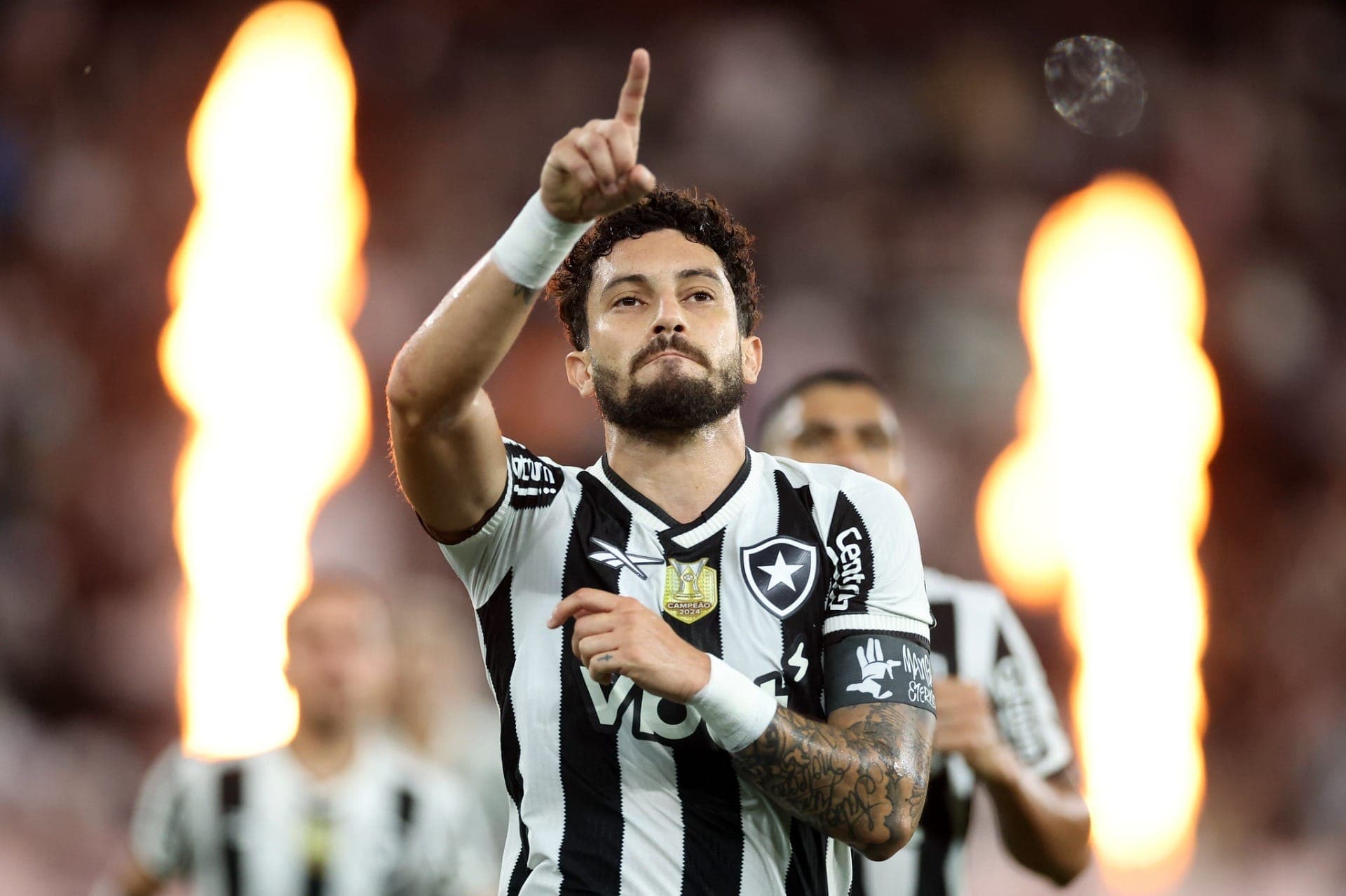 Alex Telles, lateral do Botafogo, durante jogo contra o Capital-DF pela Copa do Brasil