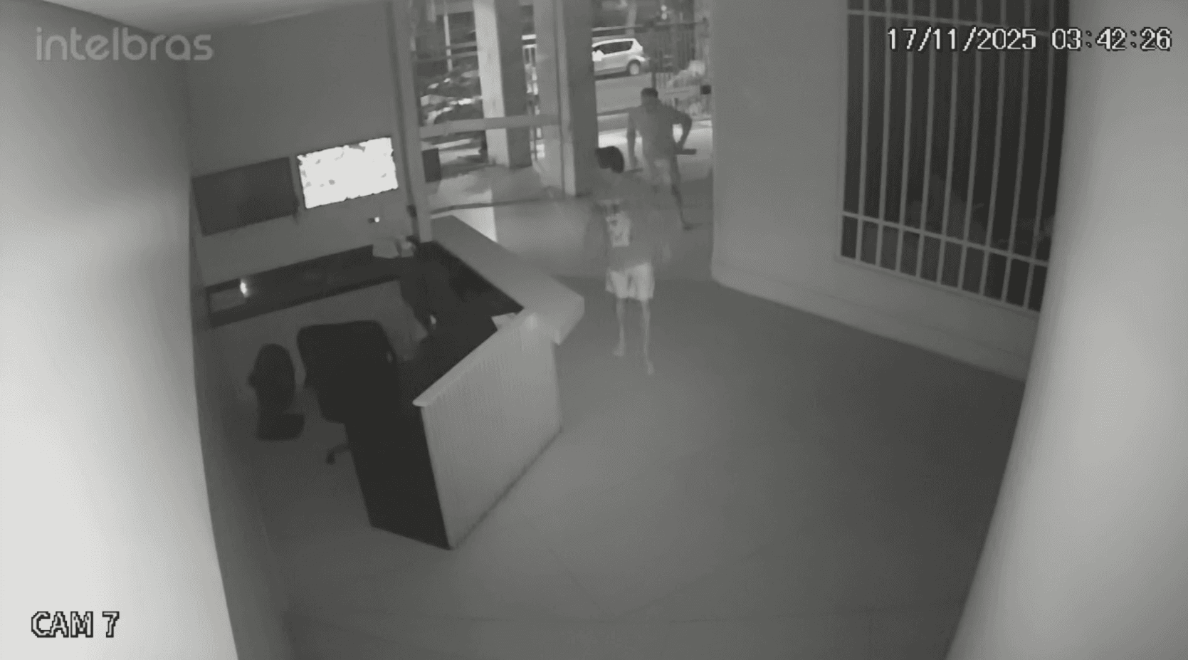 Procurada, a Polícia Civil informou que as testemunhas foram ouvidas e a instituição trabalha para esclarecer os fatos.