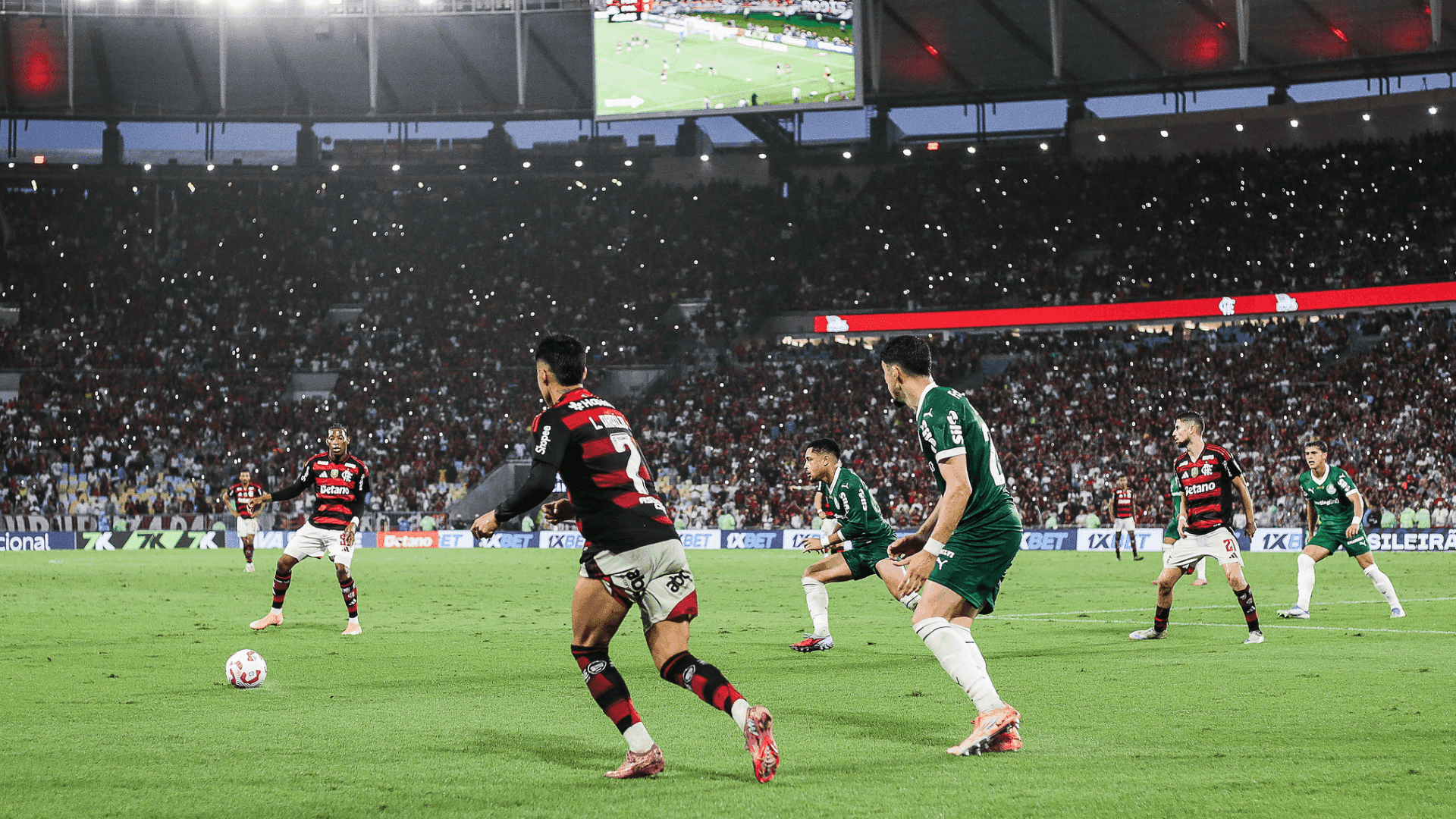 Balanços bilionários reforçam o peso de Flamengo e Palmeiras no futebol brasileiro