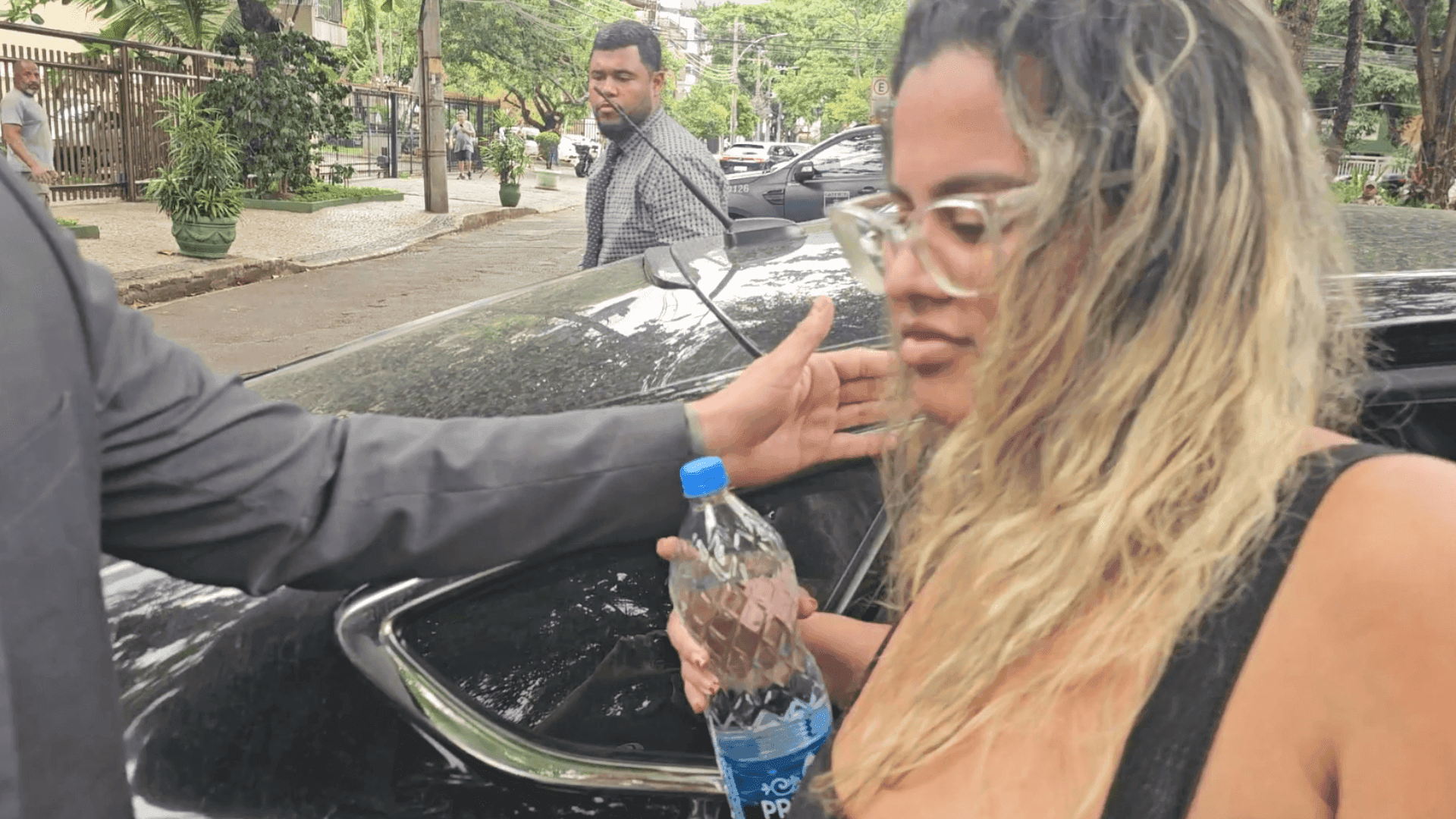Gabrielle chegou à Delegacia de Homicídios da Capital acompanhada de advogados