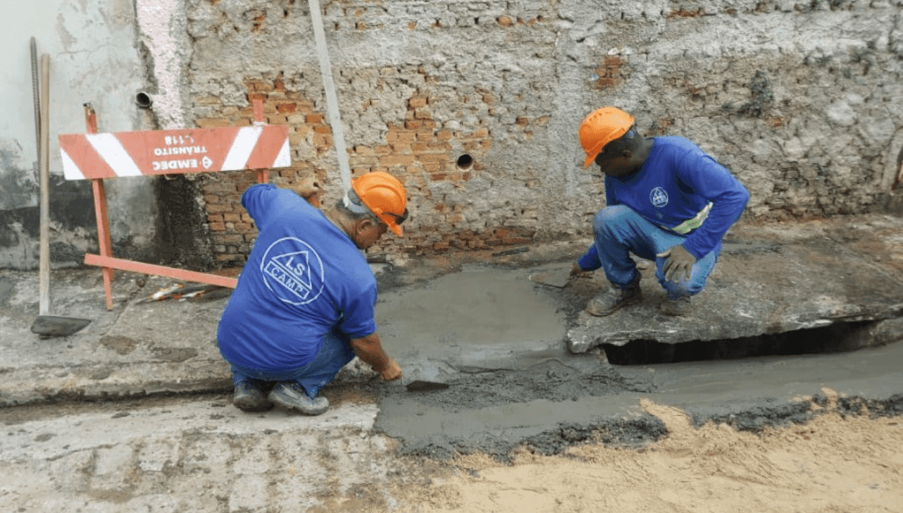 Reparo em tubulação na Vila Brandina, em Campínas