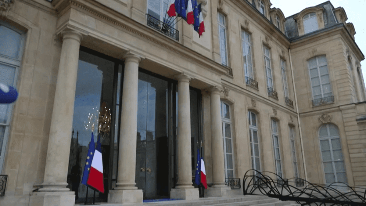 França vai elevar arsenal nuclear e cooperar com países europeus