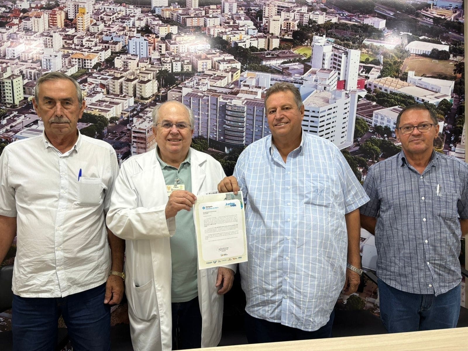 Na manhã desta quarta-feira, 19, a comissão responsável pelo evento esteve no Hospital de Base para realizar a entrega simbólica do valor arrecadado