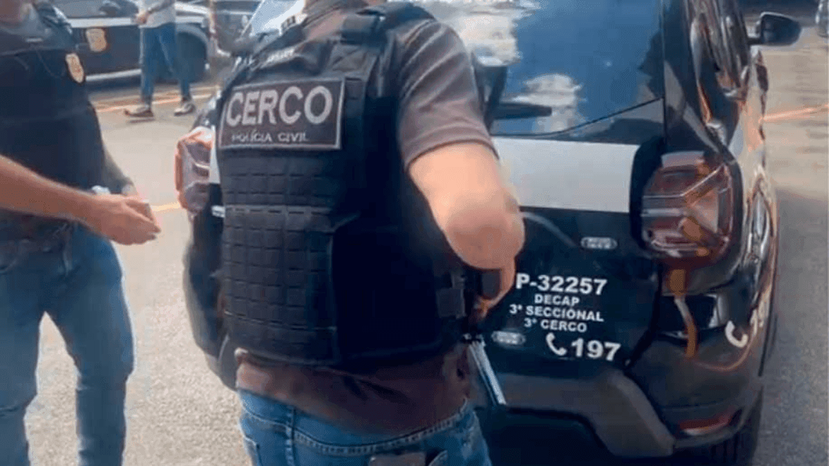 Quadrilha clonava controle remoto de portão automático para invadir as casas
