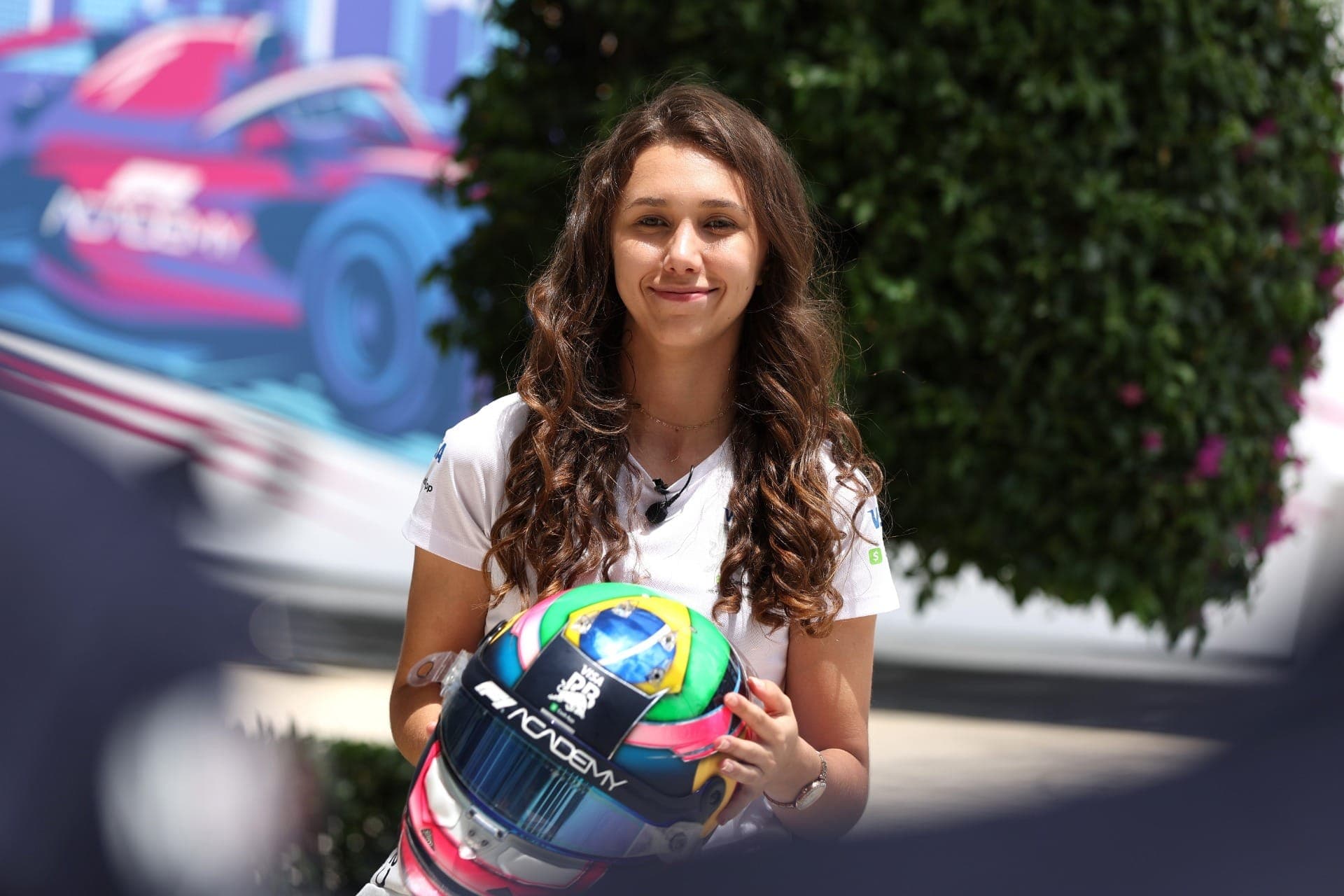 Rafaela Ferreira renova para temporada de 2026 da F1 Academy