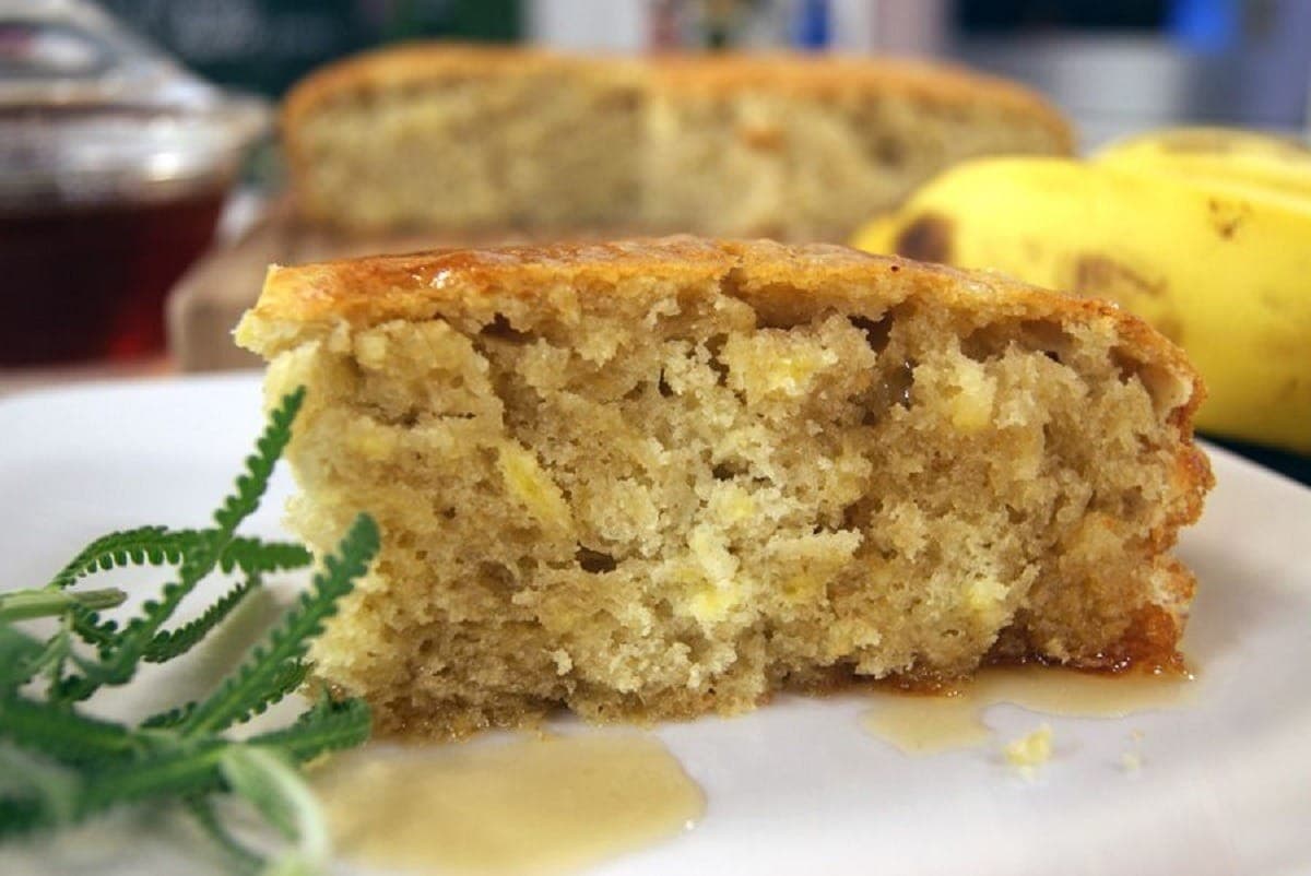 Bolo de banana fofinho reaproveita as frutas maduras