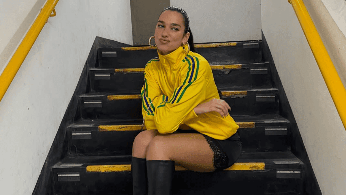 Dua Lipa em barzinho carioca