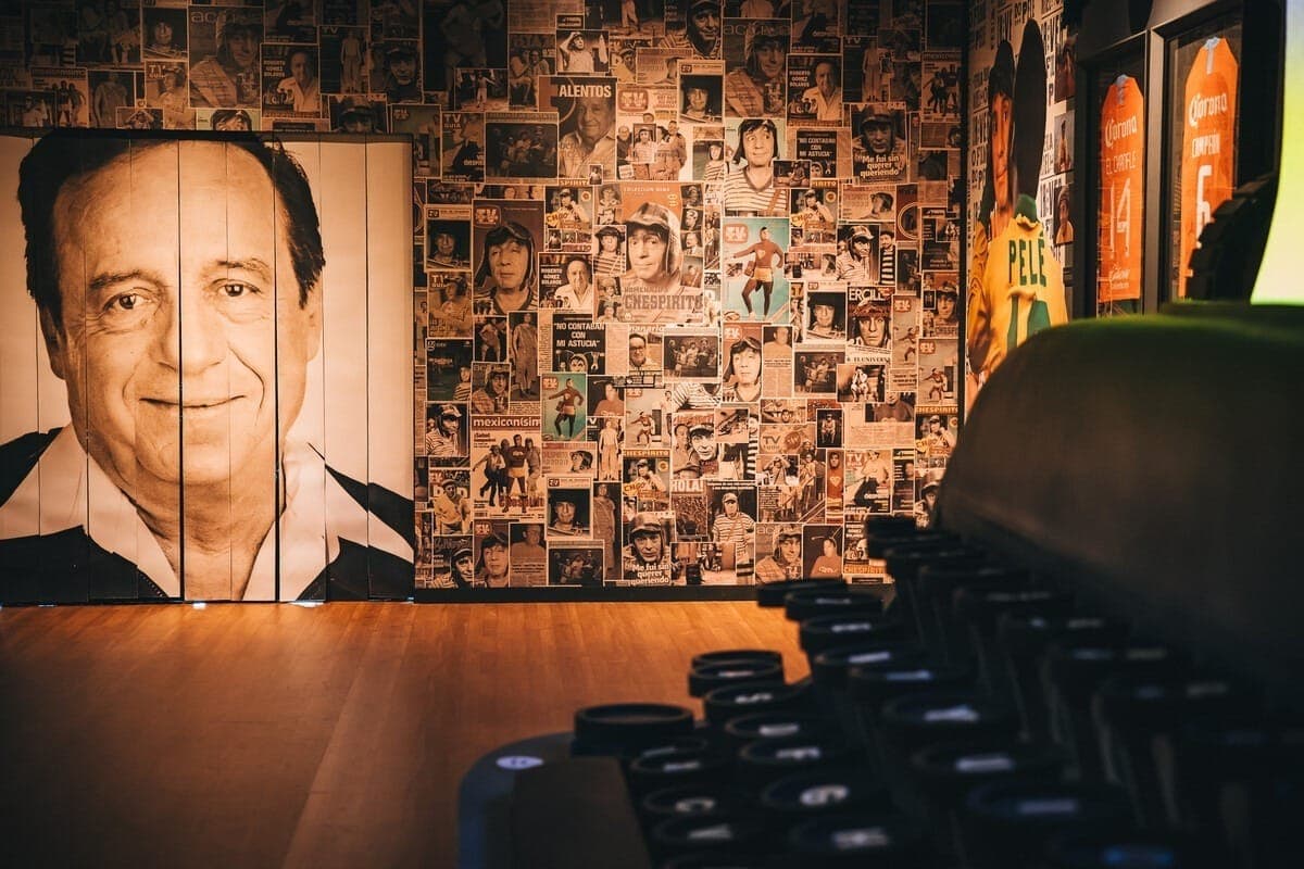 E como já dizia o Chaves "Tudo eu, tudo eu", o espaço conta com uma homenagem a Roberto Gomez Bolaños, criador de todo esse universo.