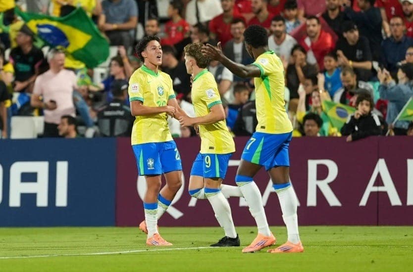 Seleção comemora a classificação para a semifinal