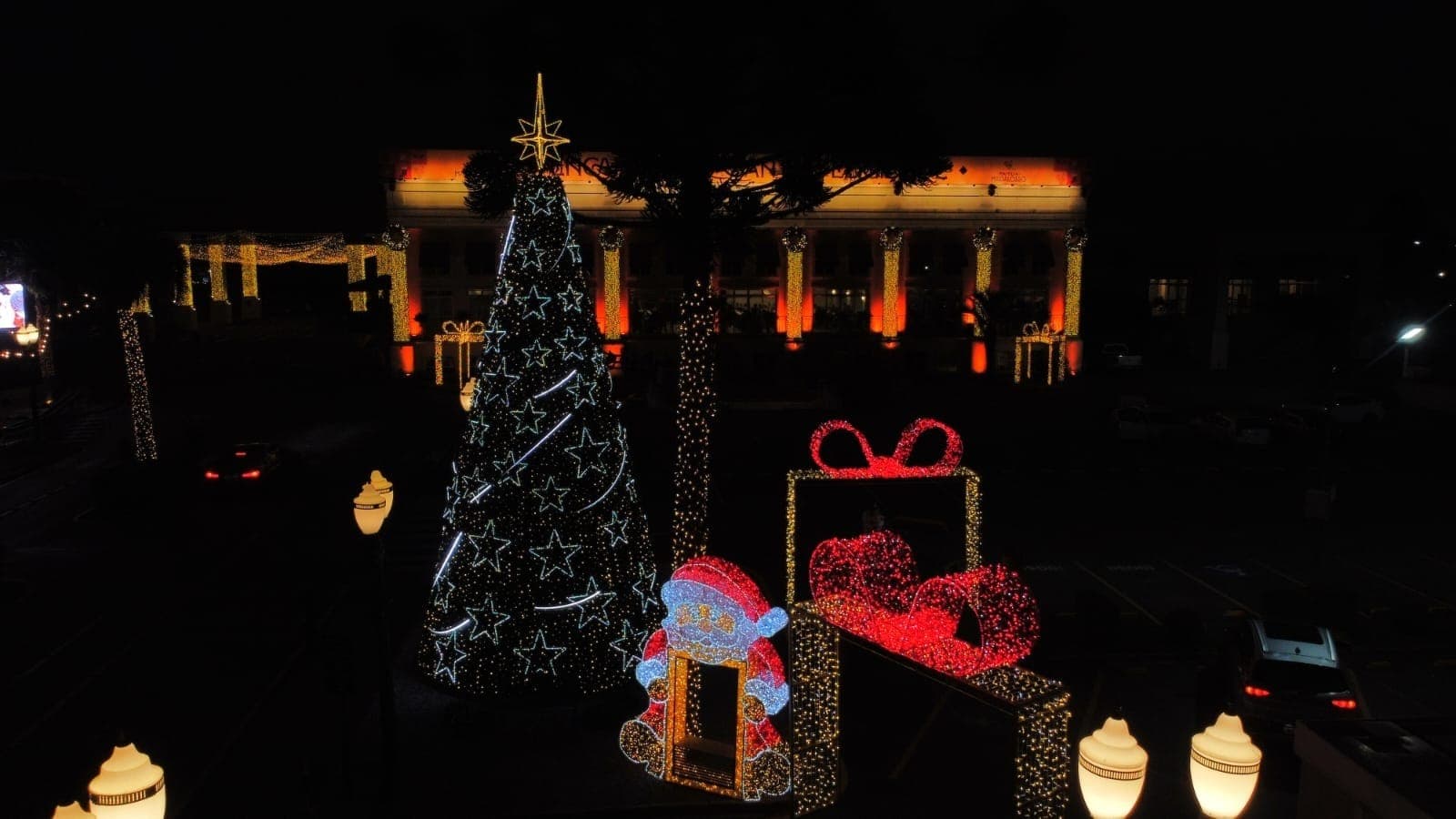 Decorações se espalham e Curitiba já está com um jeitinho de Natal