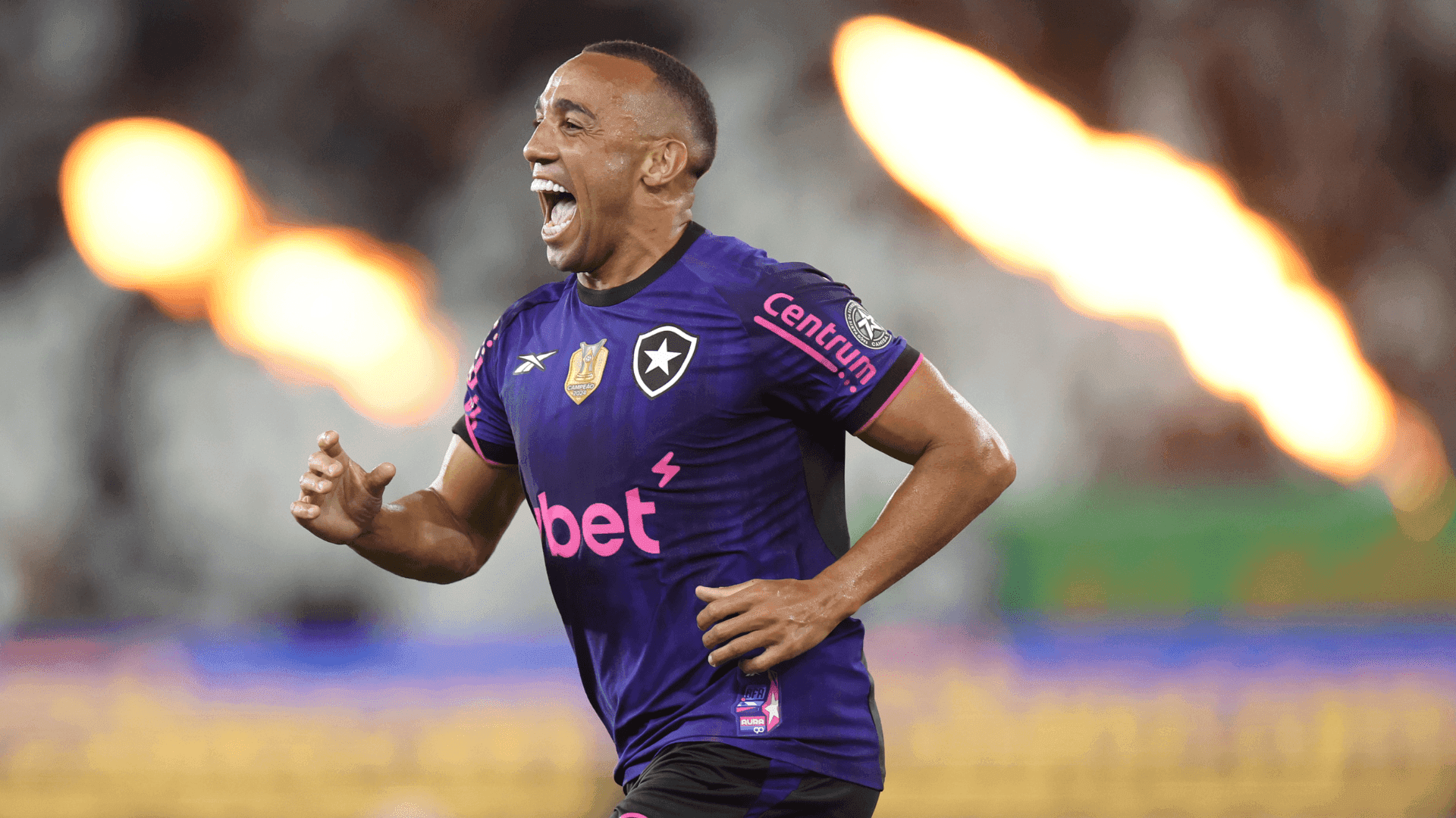 Marçal comemorando o gol contra o Grêmio