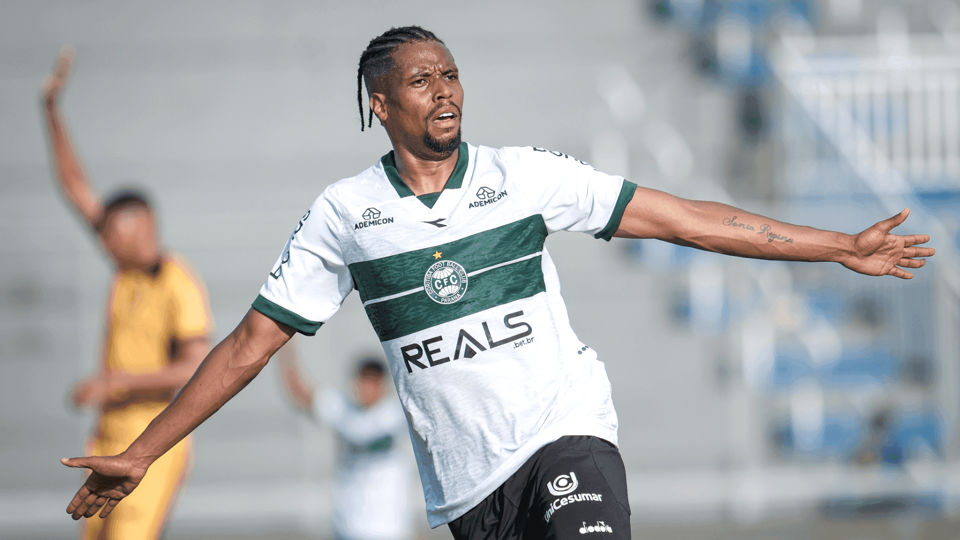 Iury Castilho celebra o segundo gol do Coxa na vitória que garantiu o título da Série B
