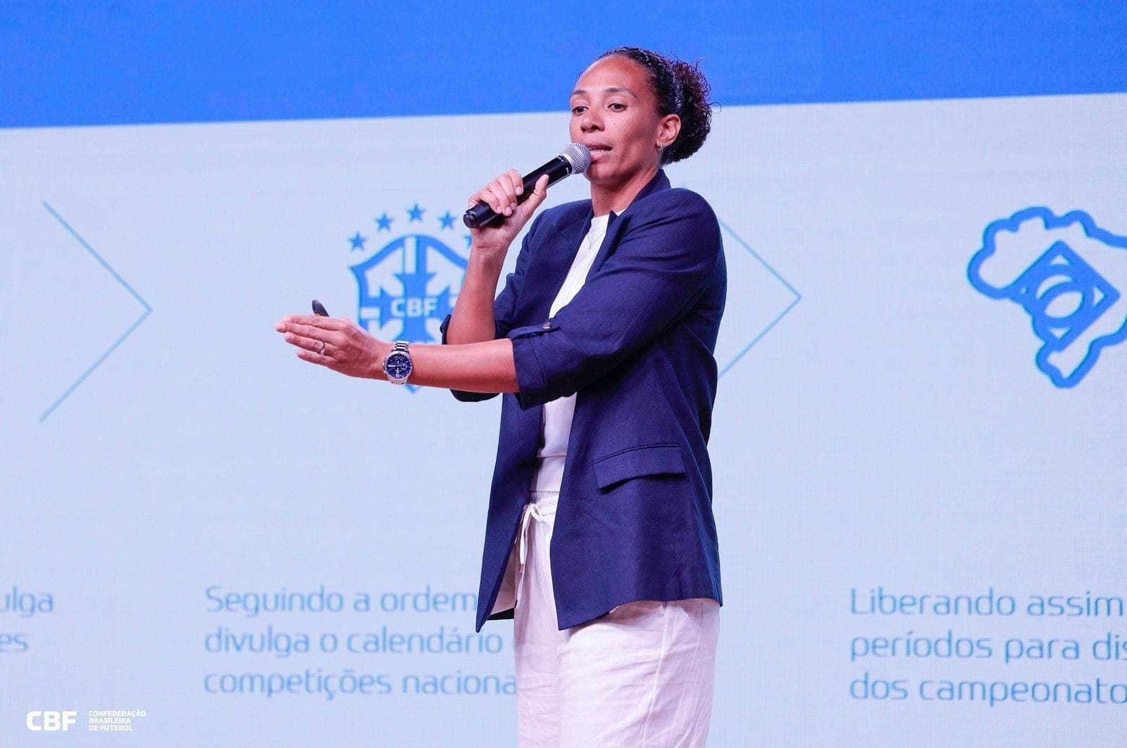 Aline Pellegrino, gerente de competições femininas da CBF