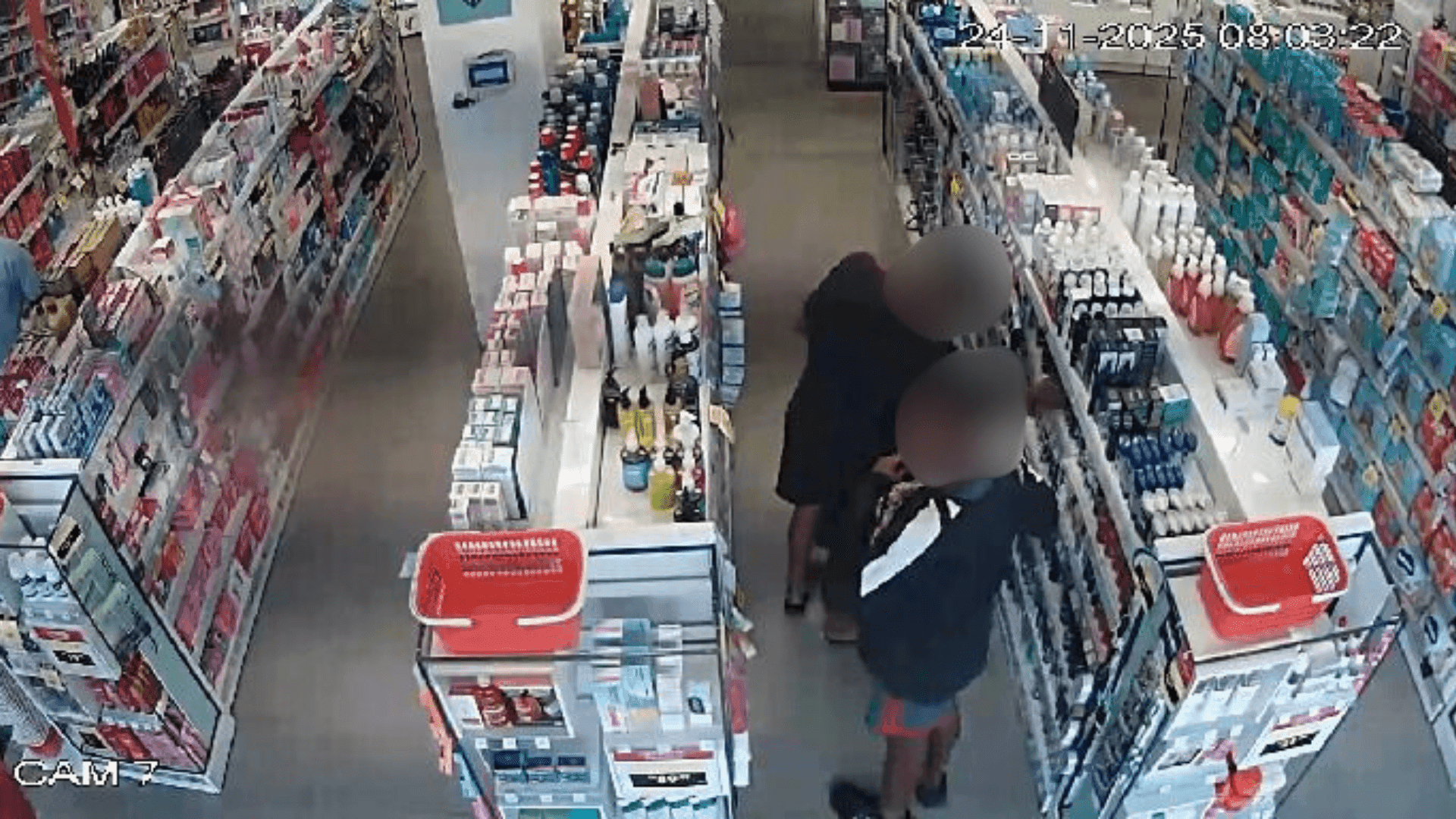 Em um deles, os agentes foram alertados sobre um assalto em uma farmácia