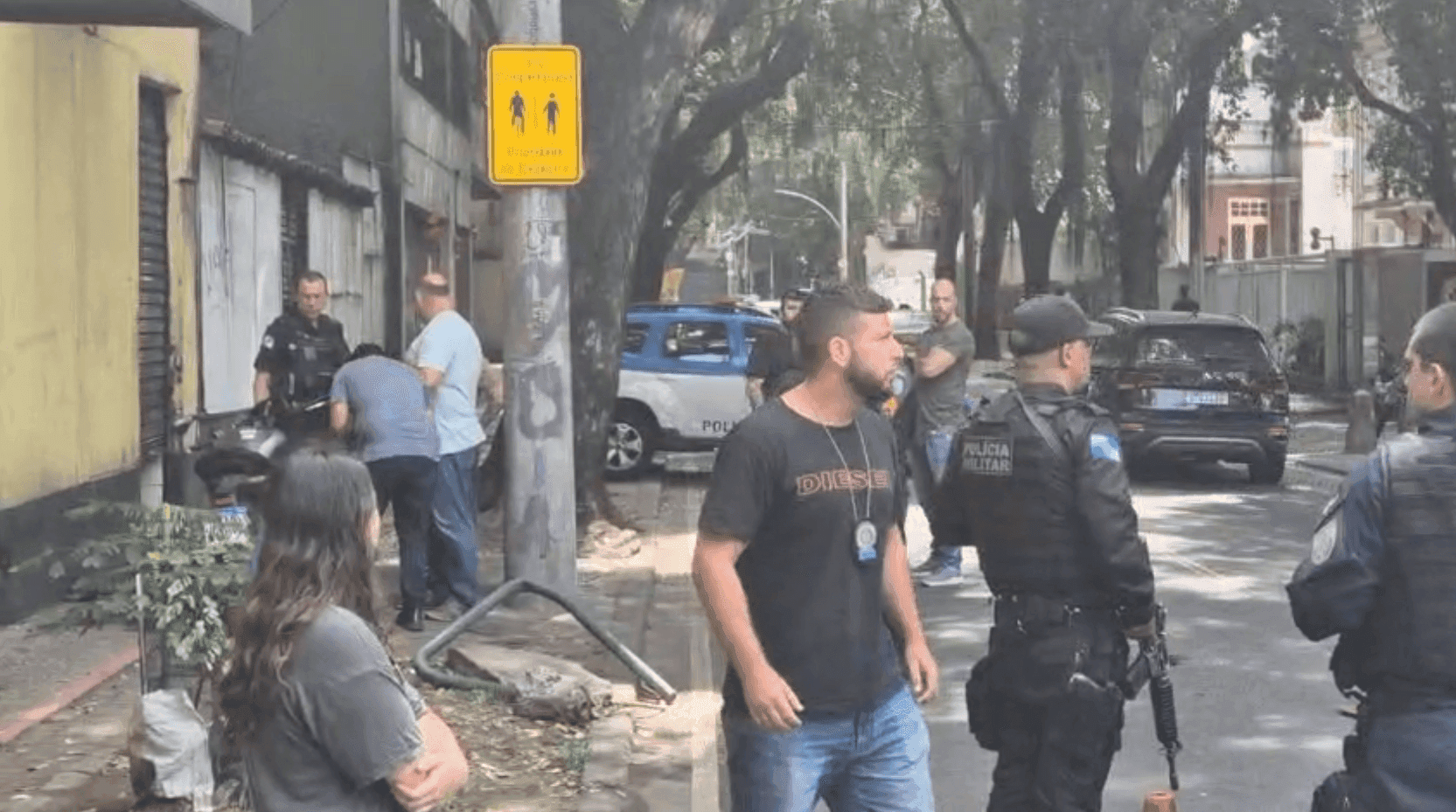 O criminoso não resistiu. O agente tem quadro de saúde grave.