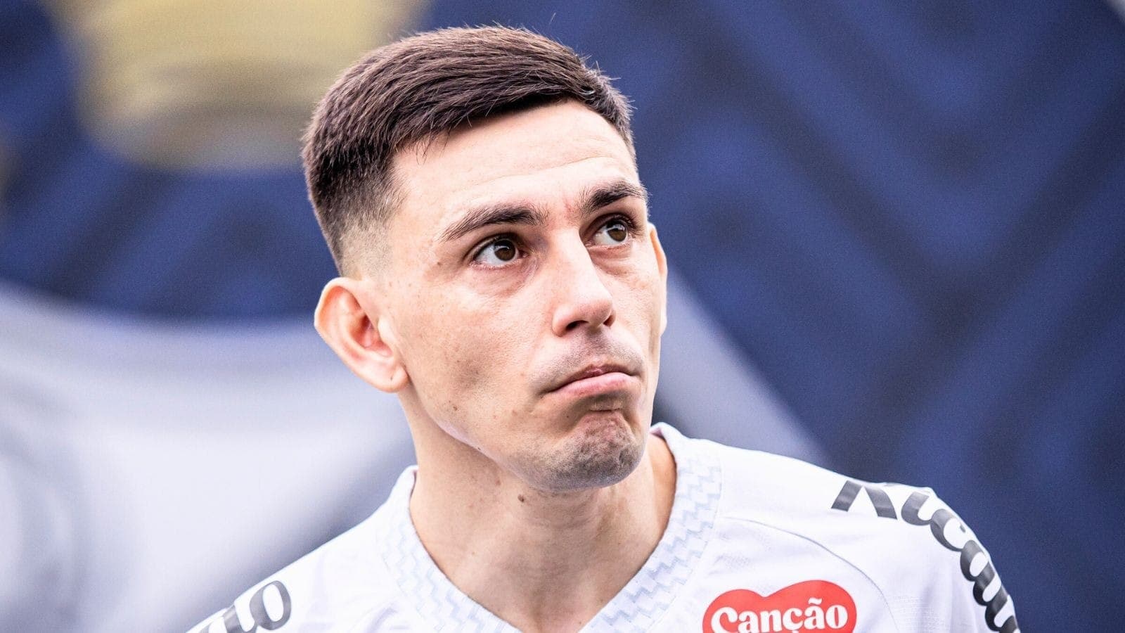 Escobar, lateral-esquerdo do Santos