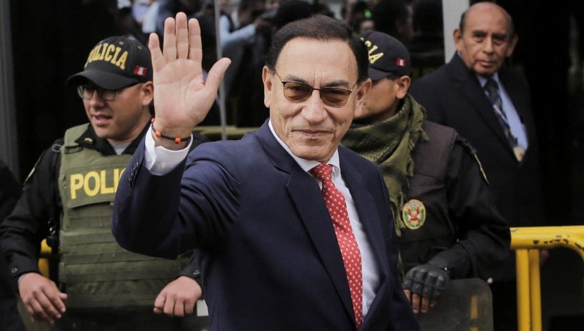 Martin Vizcarra, ex-presidente do Peru, é condenado a 14 anos de prisão
