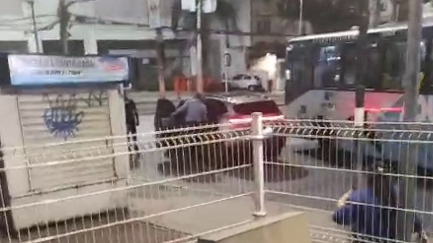 Policial relada que percebeu a tentativa de roubo, reagiu e foi atingido pelos tiros