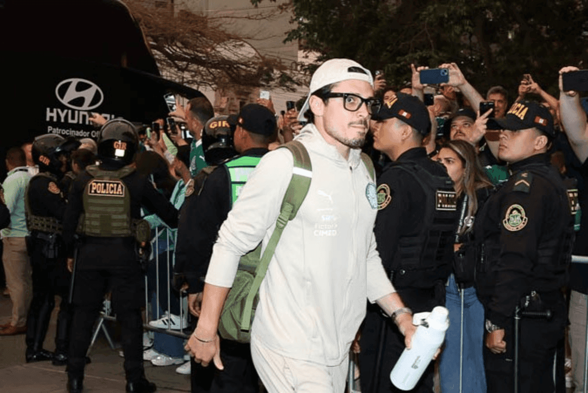 Torcedores do Palmeiras receberam jogadores em hotel