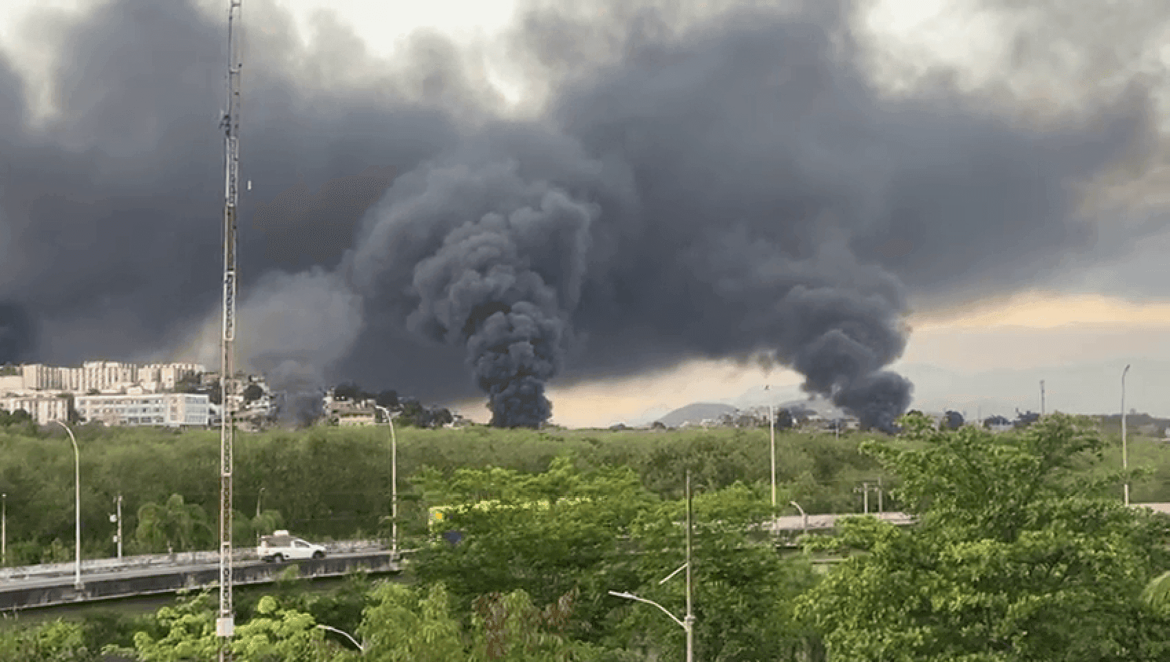 Barricadas em chamas na altura da Cidade Alta, em Cordovil