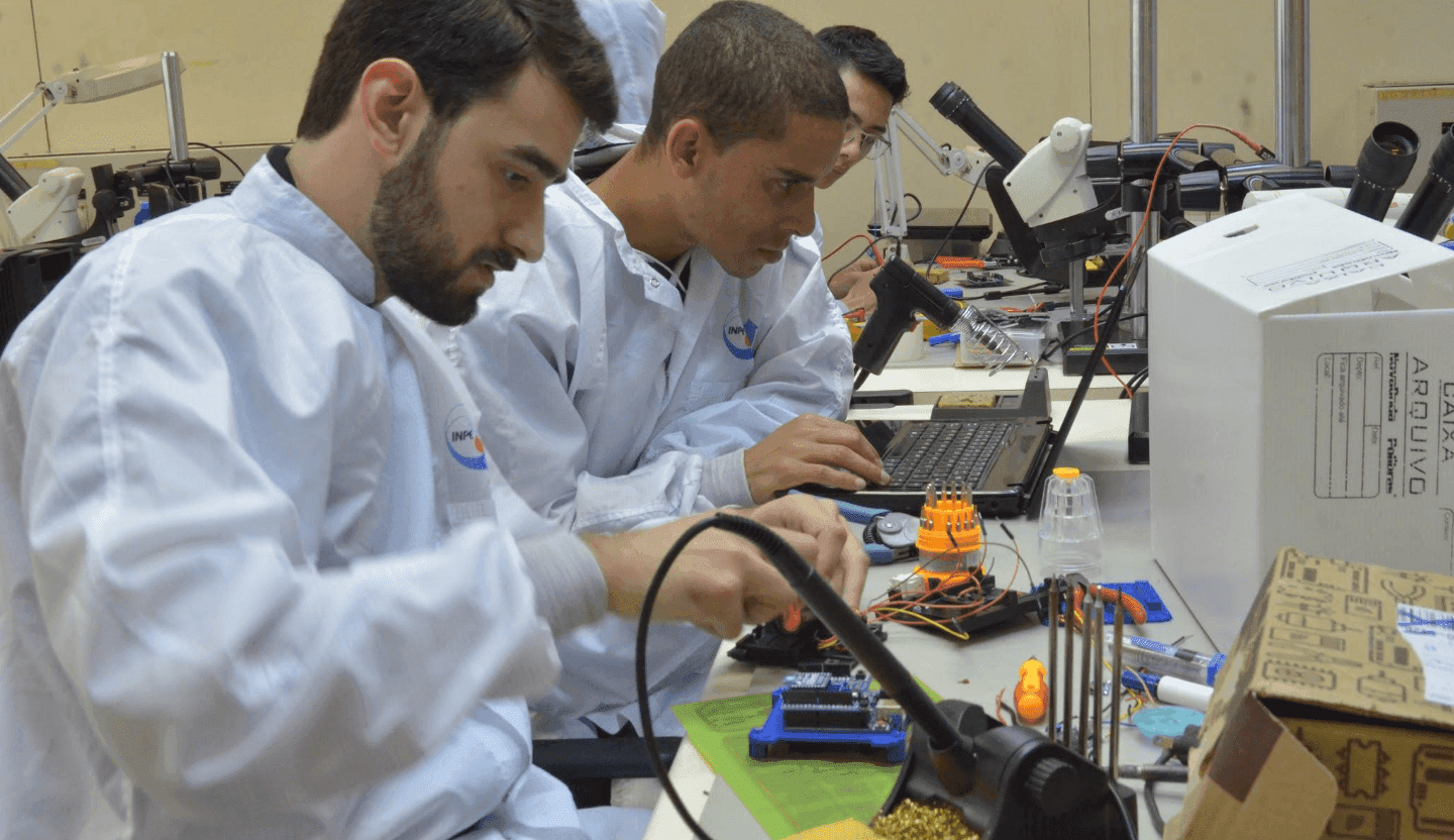 Estudantes participam de competição no Inpe em São José dos campos