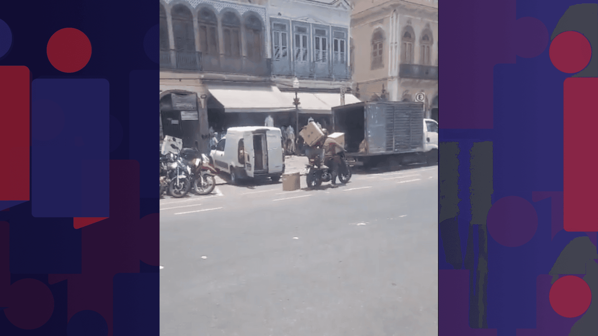 Carro da empresa Souza Cruz parado na Rua do Catete, realizando entregas em um estabelecimento, quando criminosos aproveitam o momento de distração da equipe e furtam caixas que estavam no chão e dentro do carro