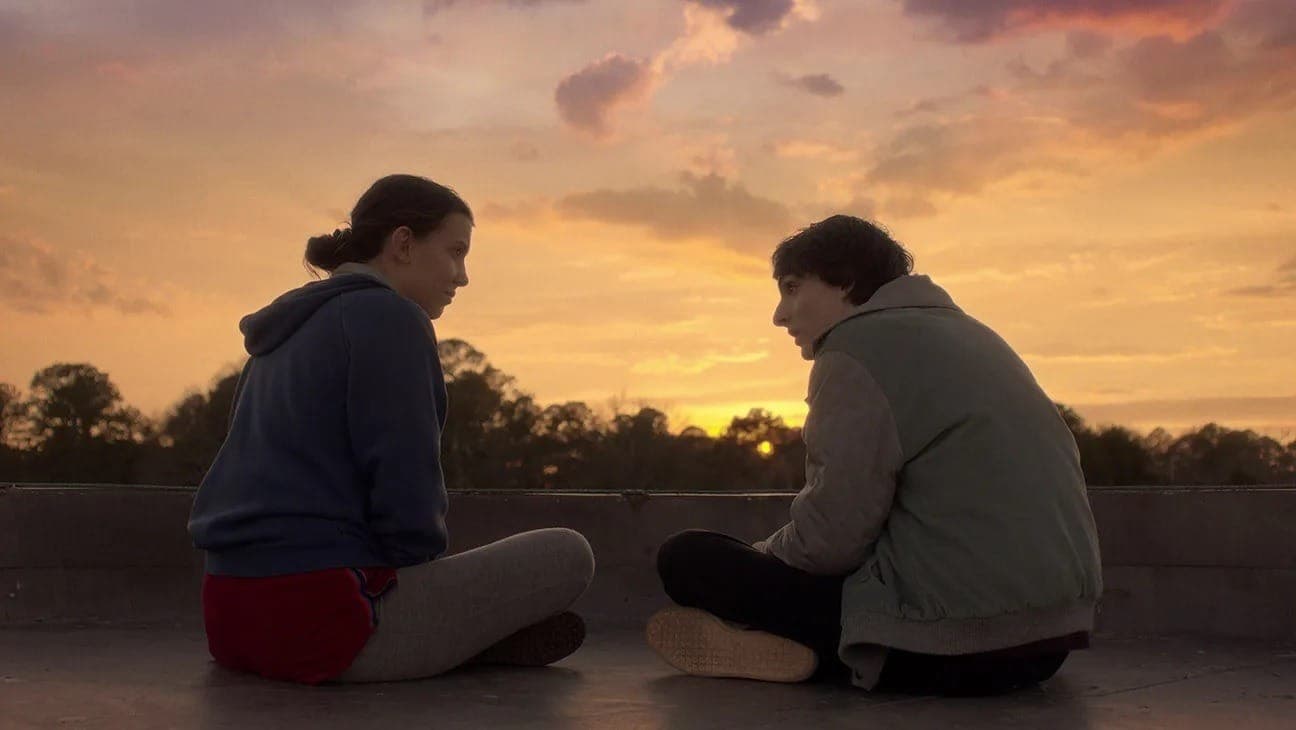 Millie Bobby Brown (Eleven) e Finn Wolfhard (Mike Wheeler) em Stranger Things