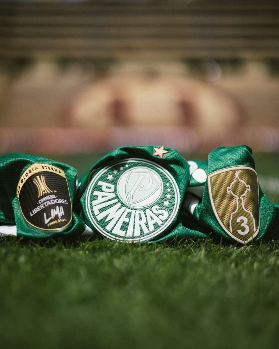 Camisa do Palmeiras no estádio Monumental de Lima