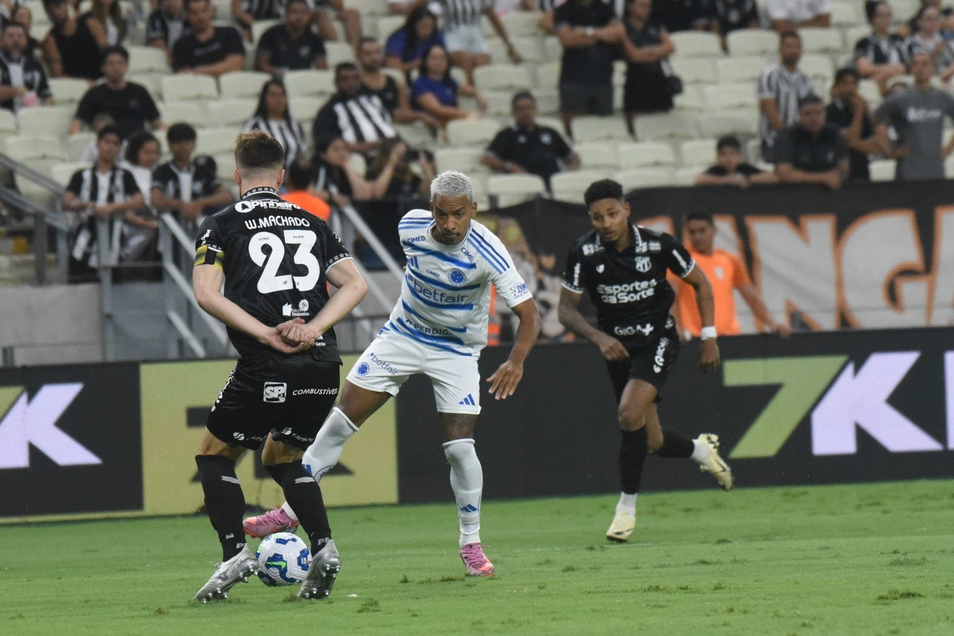 Ceará e Cruzeiro ficam no empate em 1 a 1 no Castelão