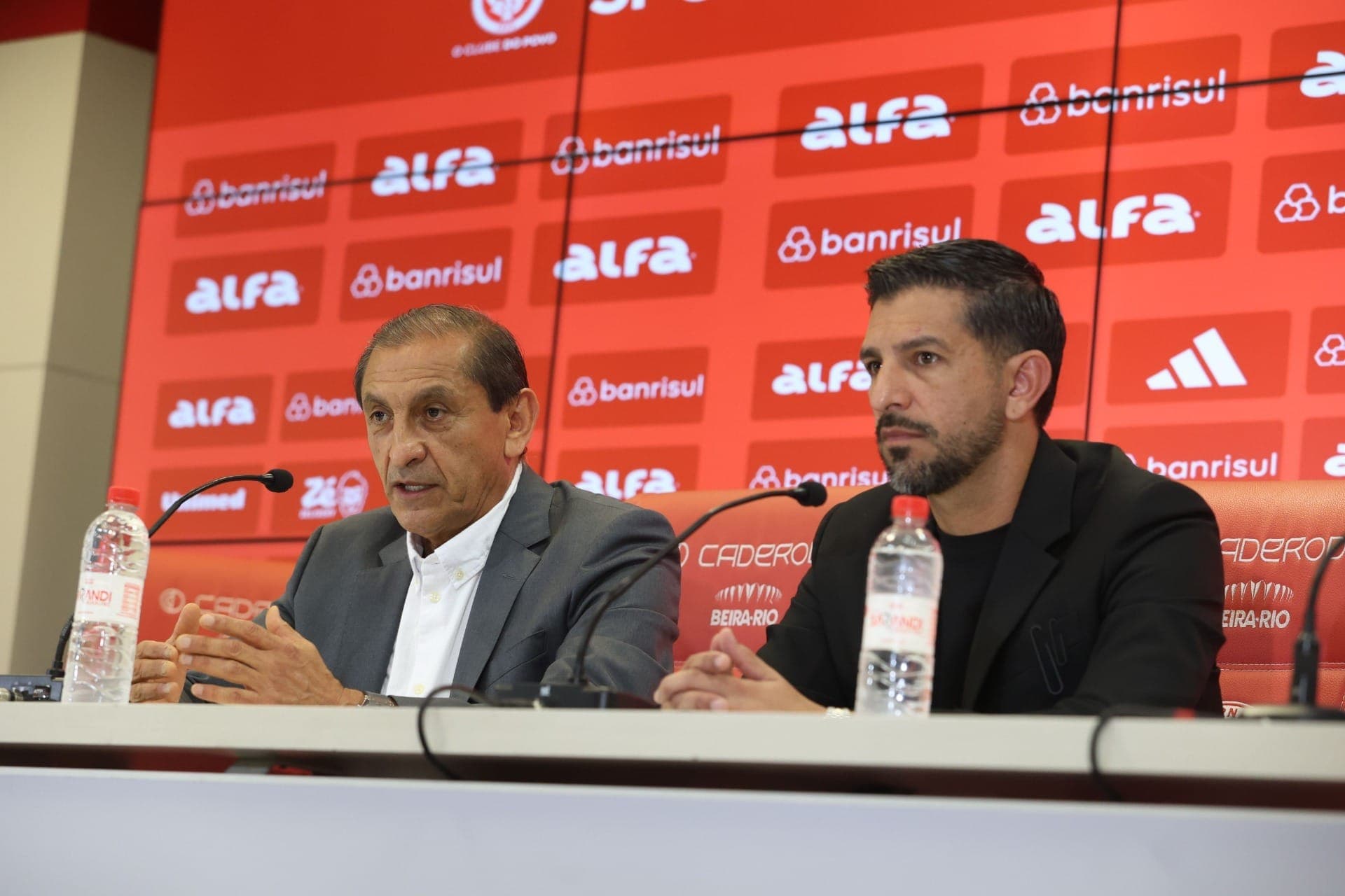 Ramón Díaz (E) e Emiliano Díaz (D) durante entrevista no Internacional