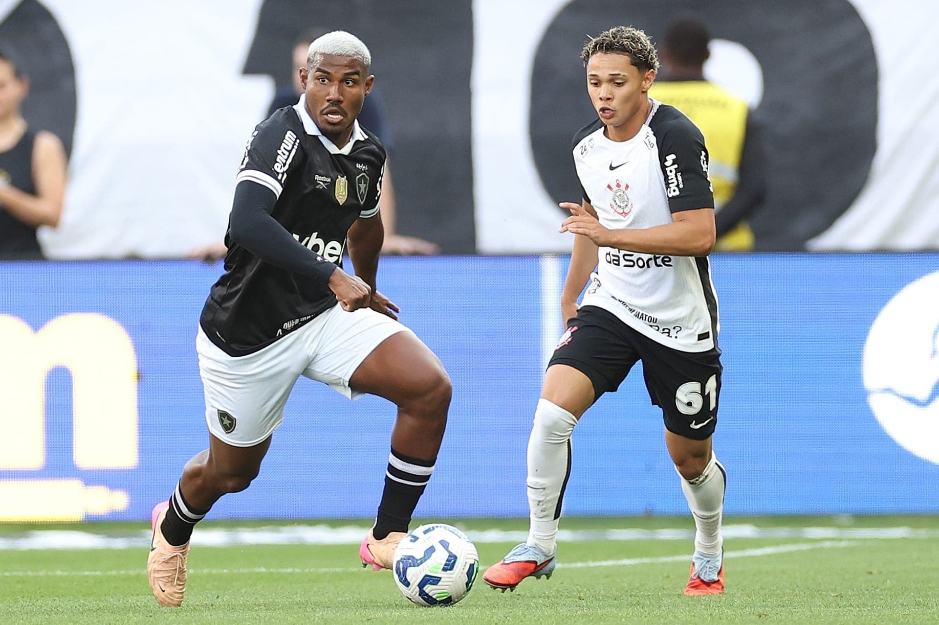Botafogo e Corinthians pelo Campeonato Brasileiro