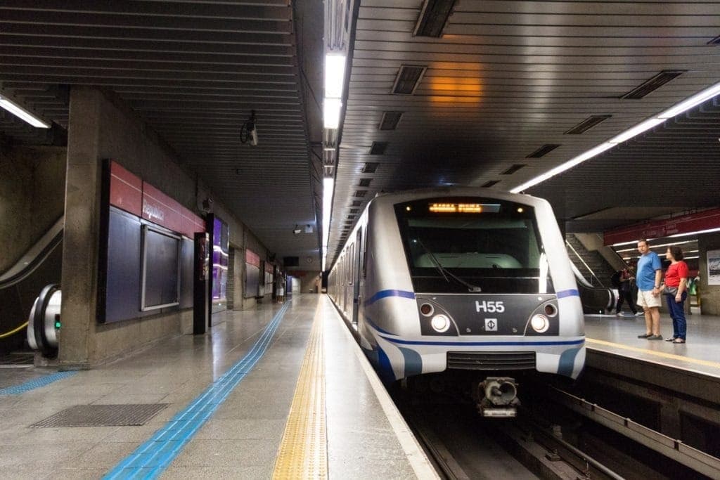 Metrô de SP libera pagamento de tarifa por cartão por aproximação
