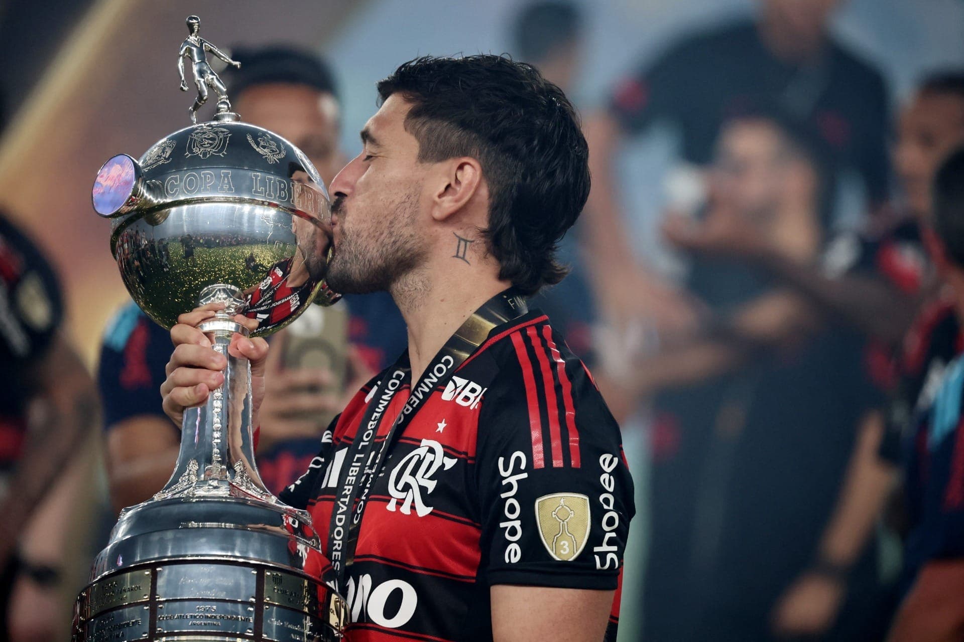 Arrascaeta comemora título do Flamengo na Libertadores