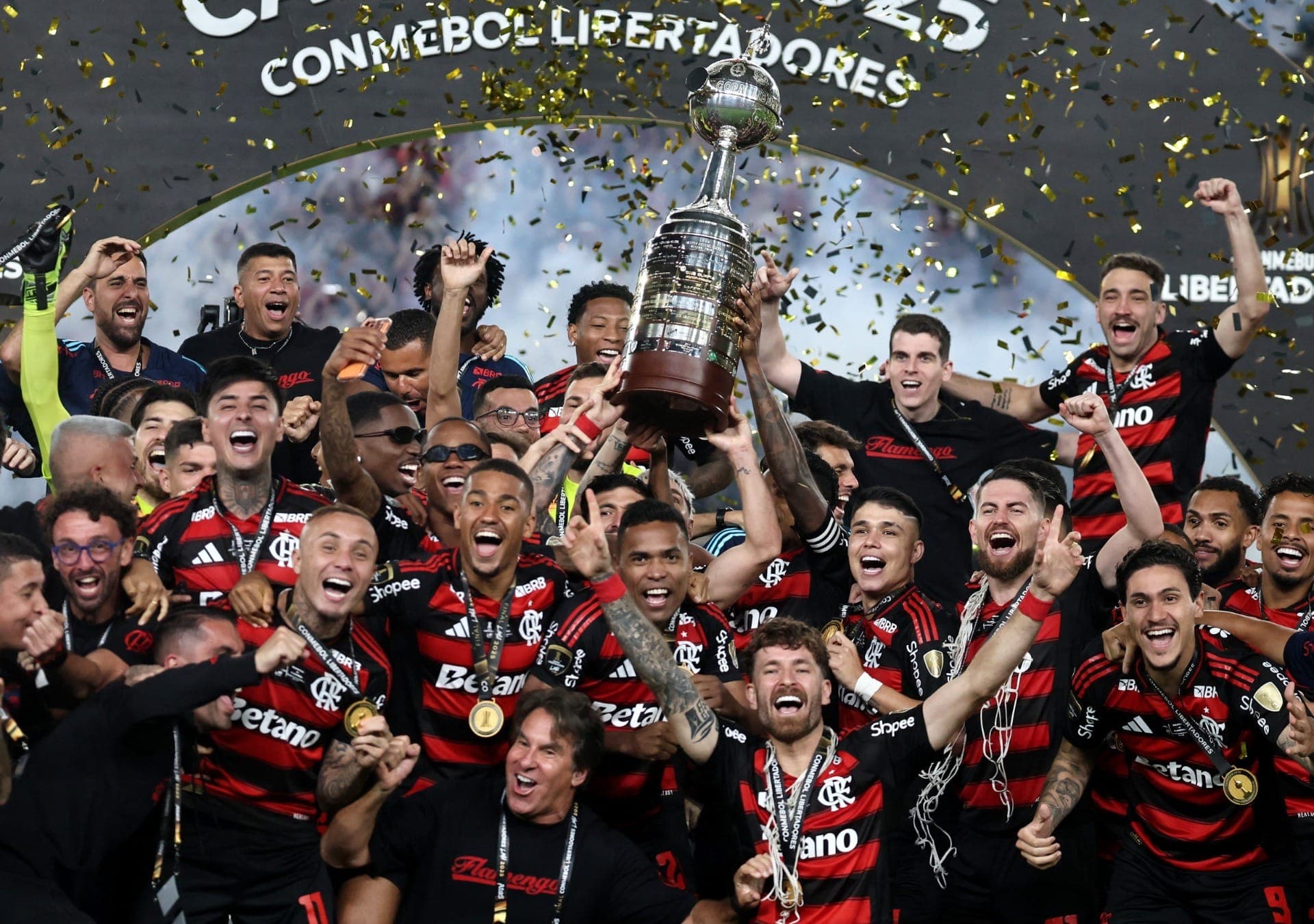 Jogadores do Flamengo comemoram o título da Libertadores