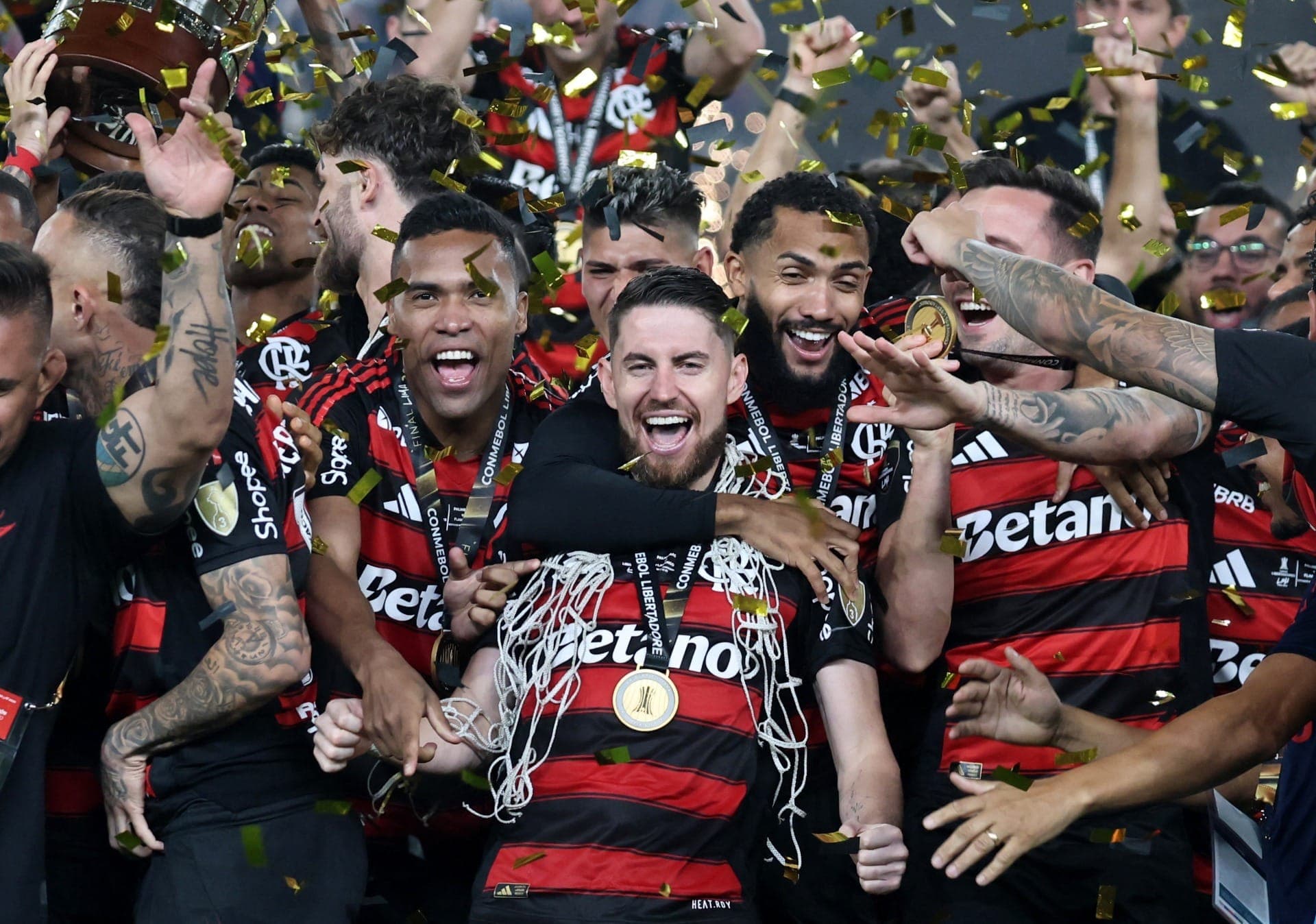 Jogadores do Flamengo comemoram o título da Libertadores de 2025