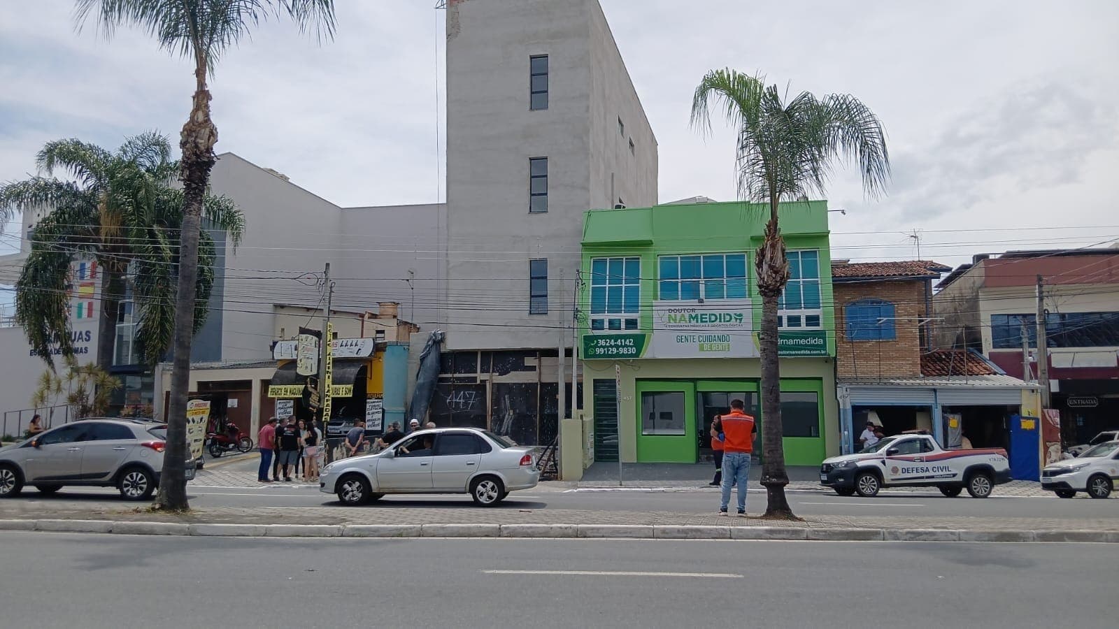 Construção está localizada na avenida Juca Esteves