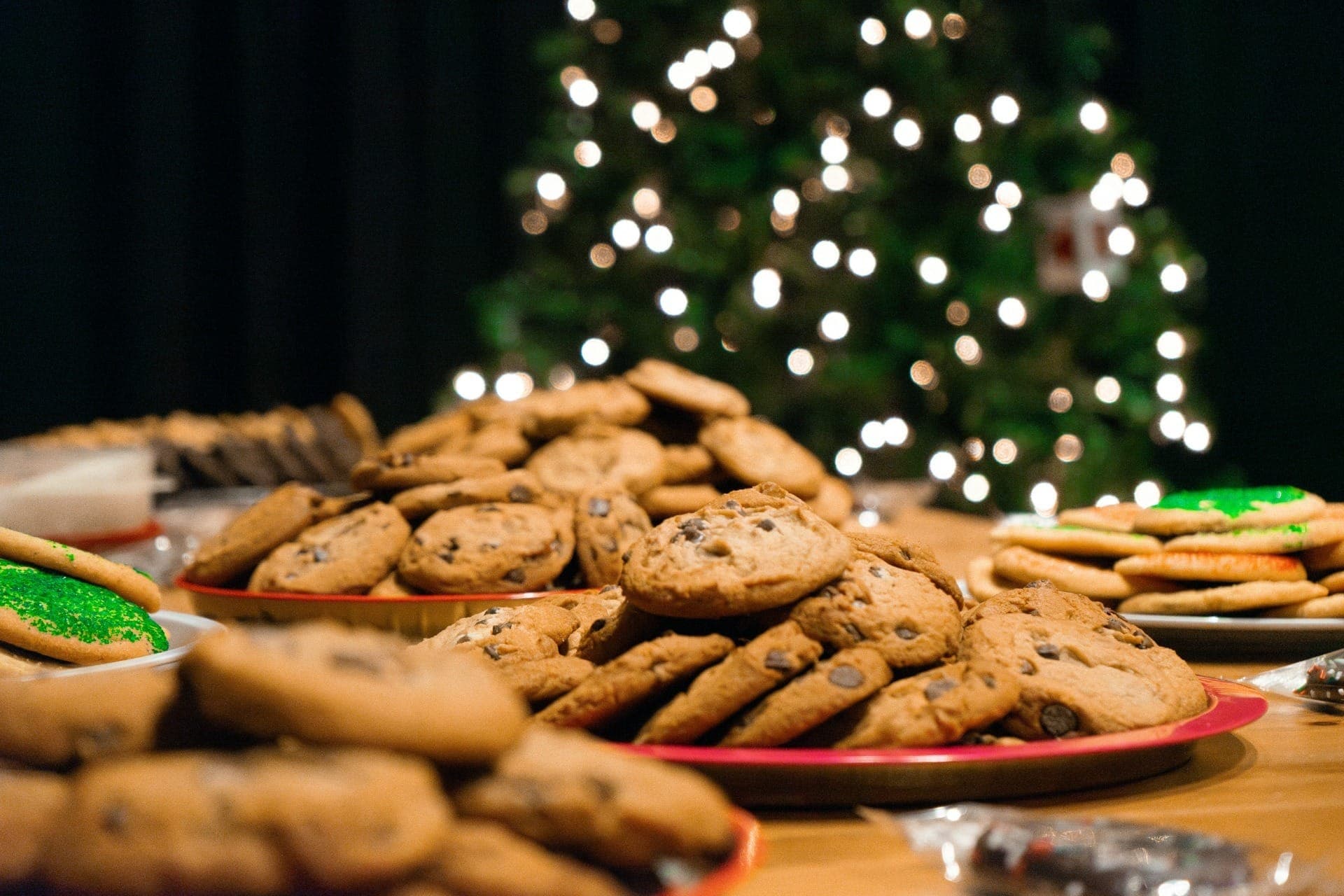 Cookie de Natal: Chocolate fracionado em cubos é o pulo do gato que garante textura úmida e saborosa para a sua receita