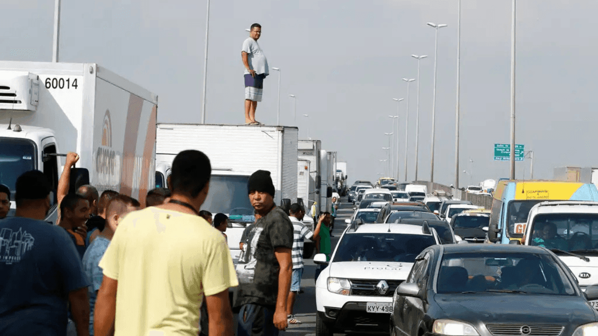 Paralisação dos caminhoneiros na Rodovia Presidente Dutra, no Rio de Janeiro, em 2018