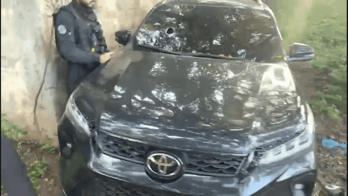 Polícia encontra SUV blindada em bunker do Comando Vermelho no RJ