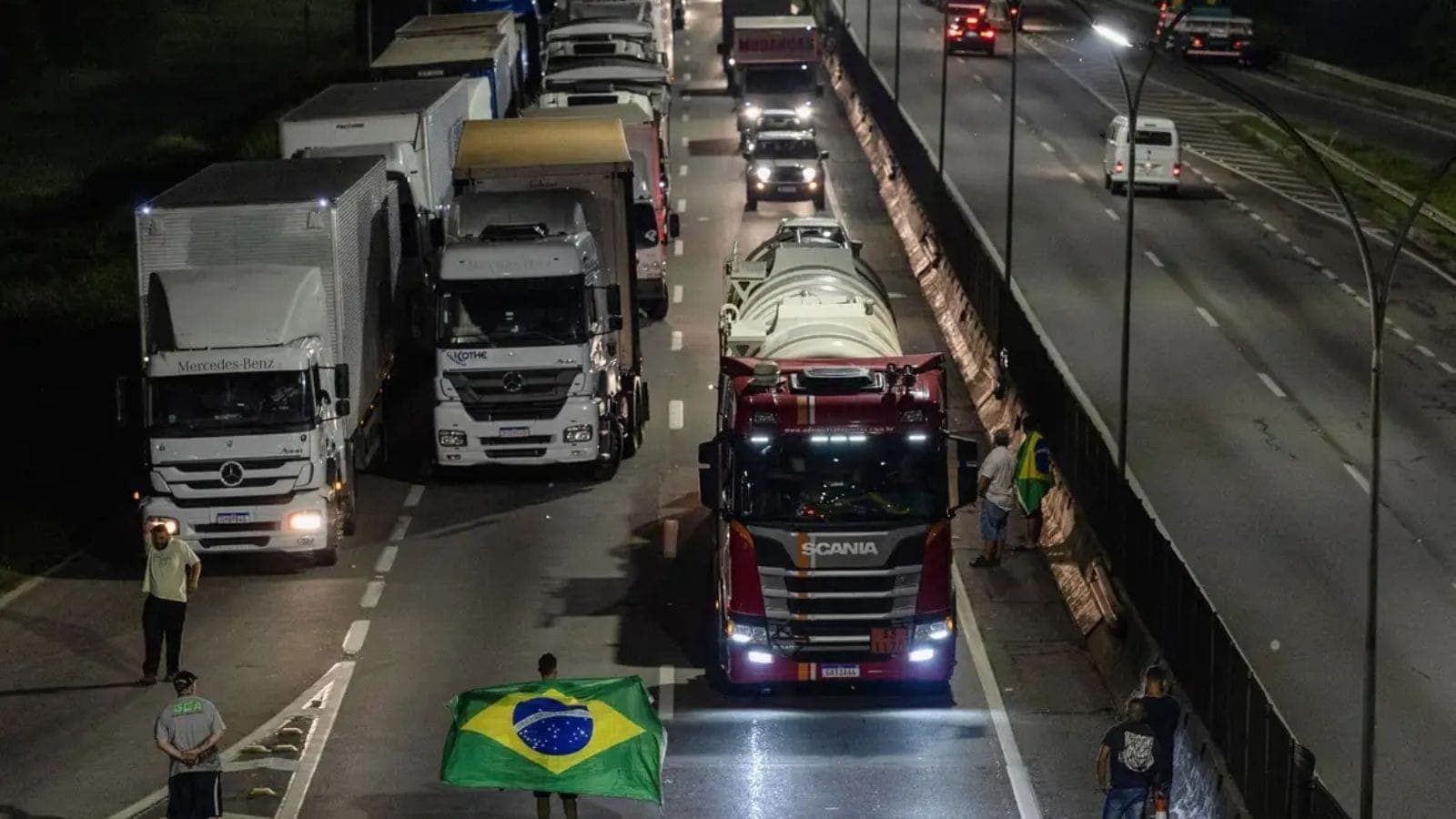 Representantes de caminhoneiros planejam paralisação na quinta-feira (19)