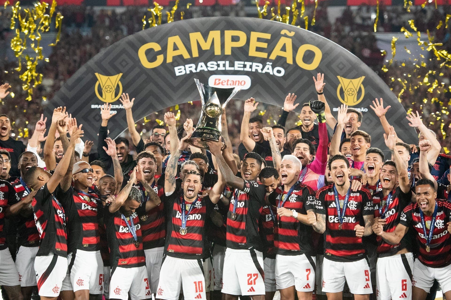 Jogadores do Flamengo comemoram o título do Campeonato Brasileiro