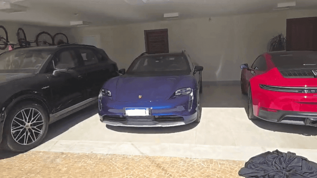 PCC: operação contra facção apreende embarcações e 257 carros de luxo