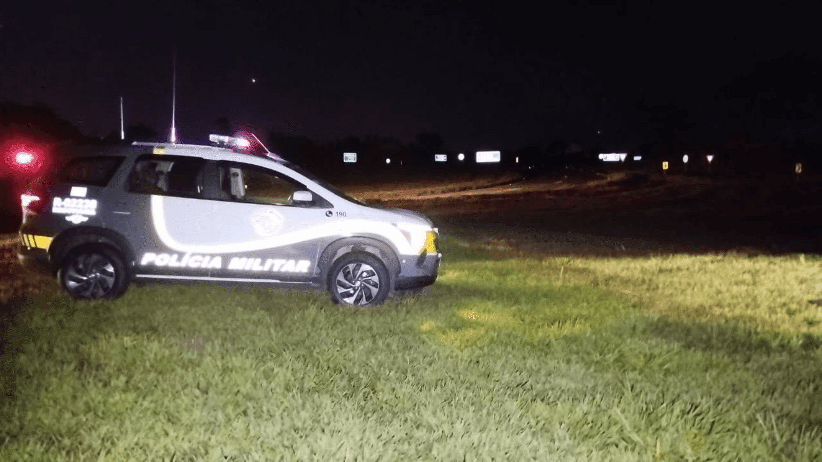O motorista perdeu o controle da direção e o veículo capotou