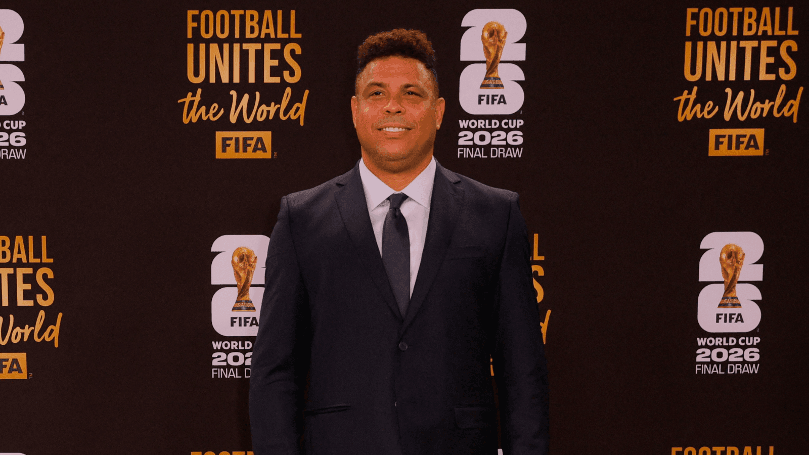 Ronaldo Fenômeno no sorteio dos grupos da Copa do Mundo