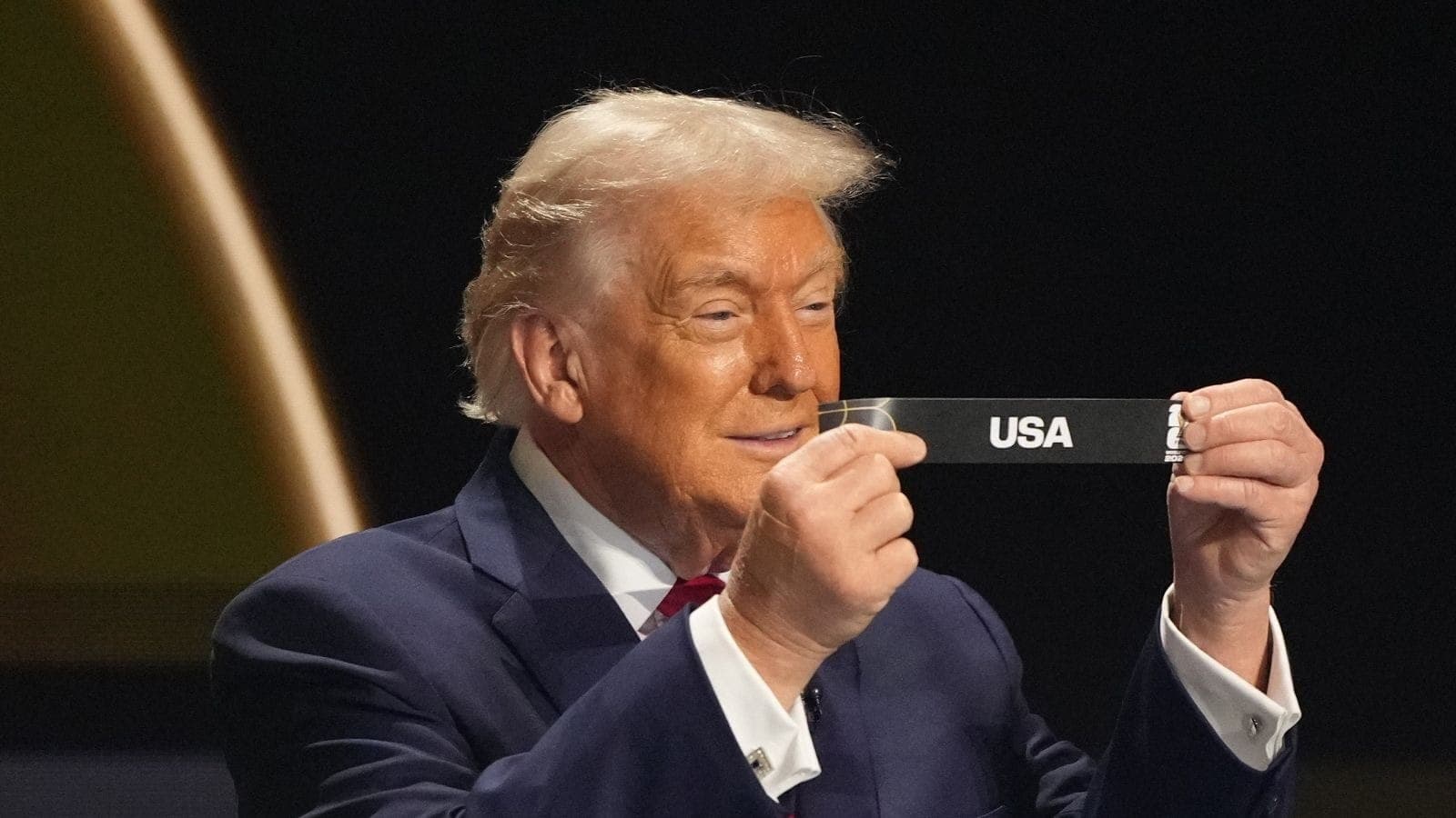Trump sorteia papel dos Estados Unidos no sorteio da Copa