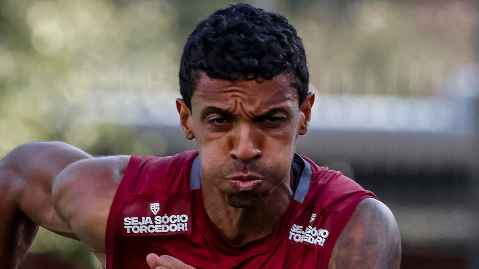 Luiz Gustavo tem contrato com o São Paulo até o final de 2025