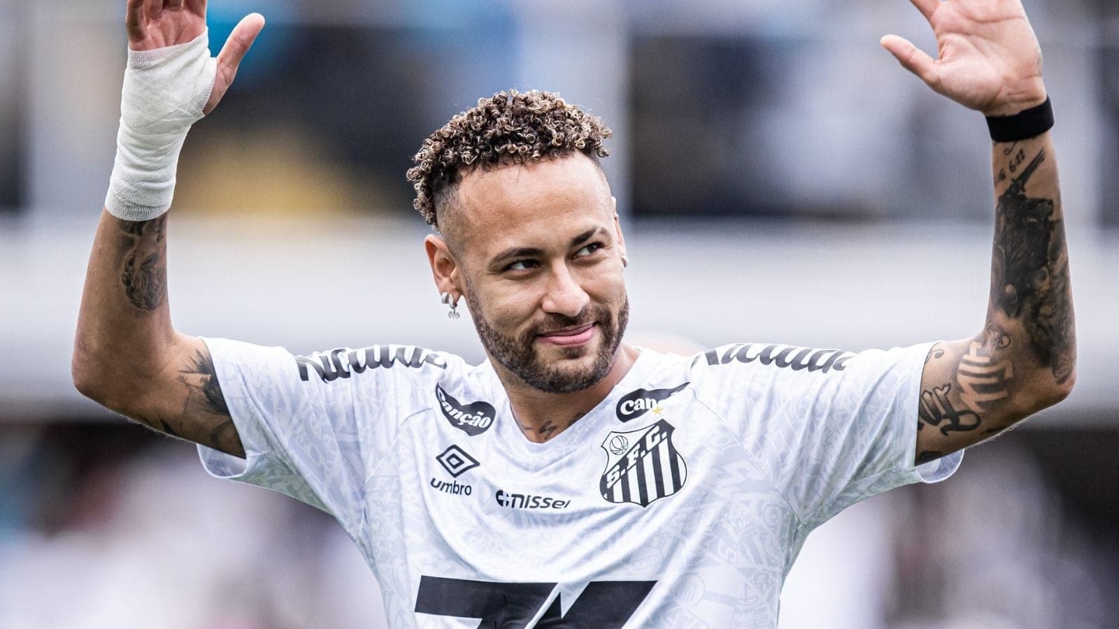 Neymar tem contrato até o final de dezembro com o Santos